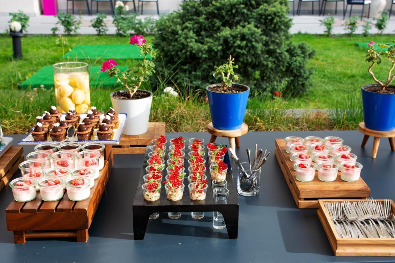 Hyatt Regency Bishkek Hotel Bagian luar foto