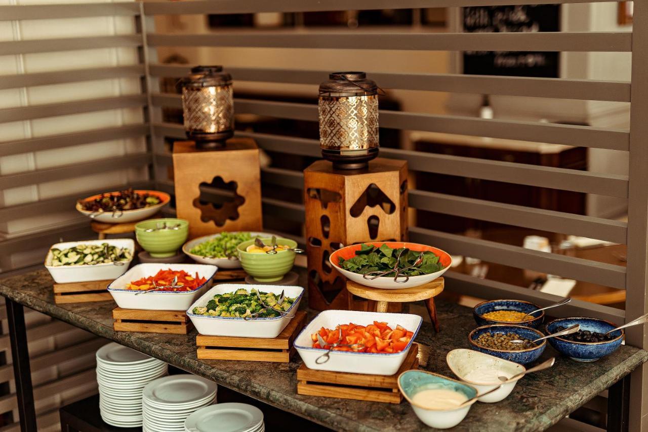 Hyatt Regency Bishkek Hotel Bagian luar foto